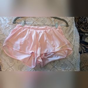 Lululemon Hotty Hot Shorts 2.5" Size 8 Pearl Pink